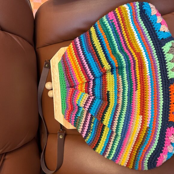 Oversized Wood Frame Crochet Kisslock Bag NWOT - Picture 5 of 6